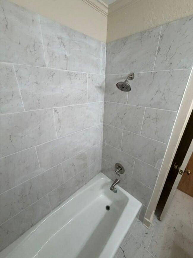 Building Photo - Gorgeous 3 Bedroom Remodeled Home