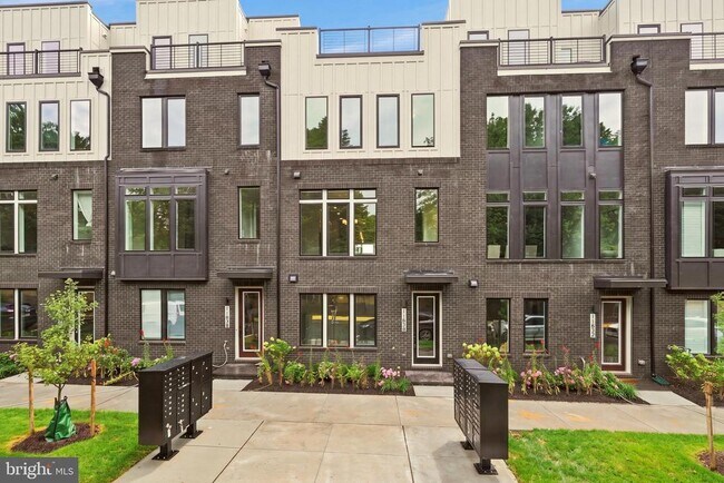 Building Photo - 11630 American Dream Way
