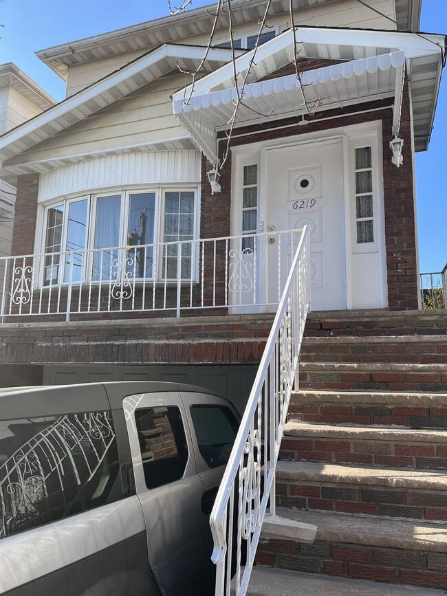 Primary Photo - 6219 Polk St