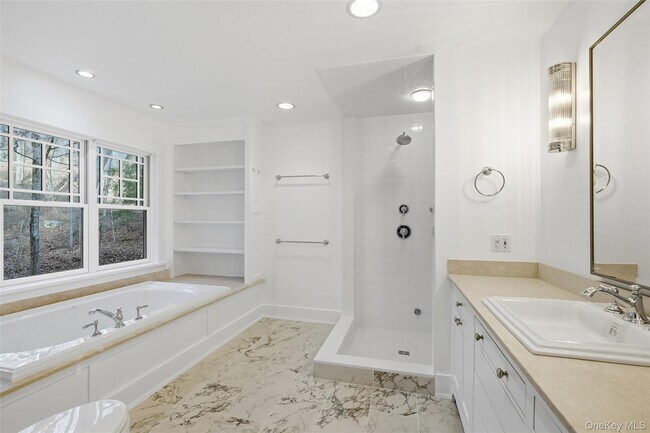 Building Photo - 16 Old Post Rd