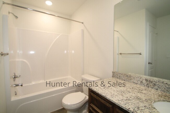 Building Photo - North Killeen 3-Bed Duplex with Modern Tou...