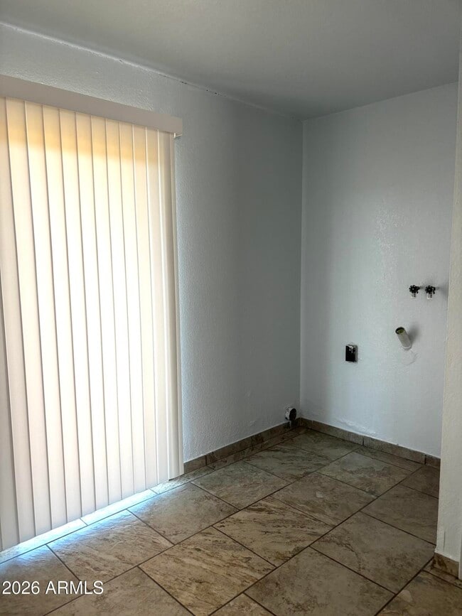Building Photo - 2135 Hohokam Dr
