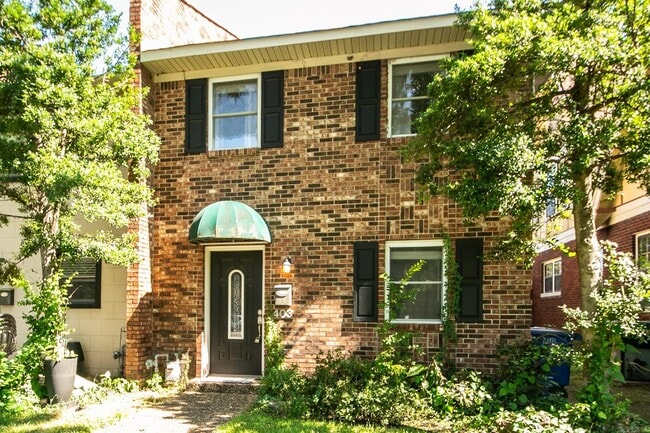 Primary Photo - 403 W 4th St