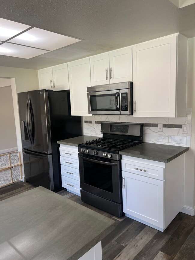 Building Photo - 8325 Garry Oak Dr