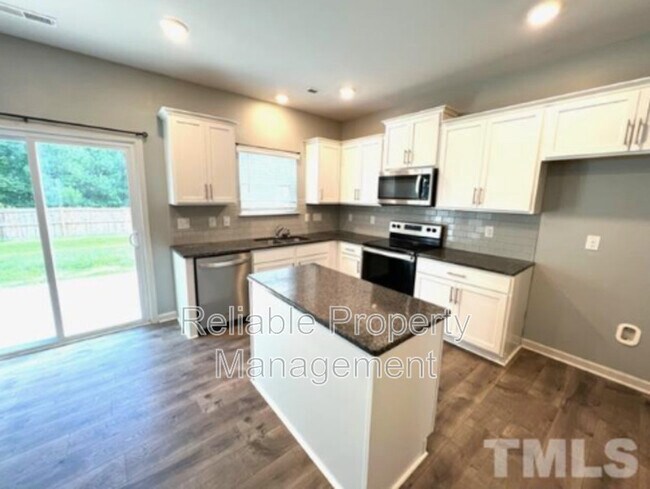 Building Photo - 427 N Great White Way