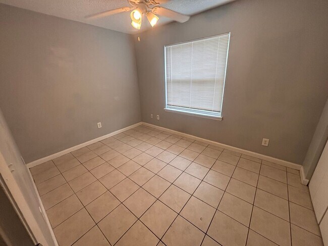 Building Photo - Move-In Ready 2BR First-Floor Condo Just Minutes from Jax Beach!