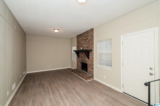 Building Photo - 1037 Medina Dr