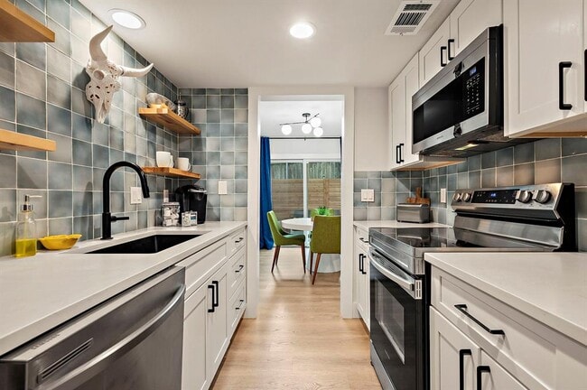 Building Photo - 1206 Hollow Creek Dr