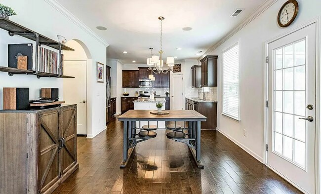 Building Photo - Spacious Raleigh Home with Modern Comforts