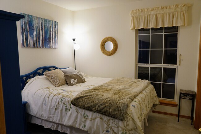 Building Photo - 417 Oakdale Dr