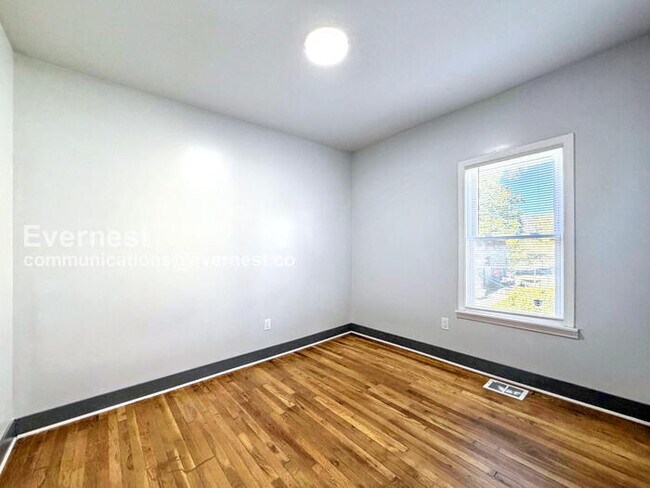 Building Photo - 6073 Linwood St