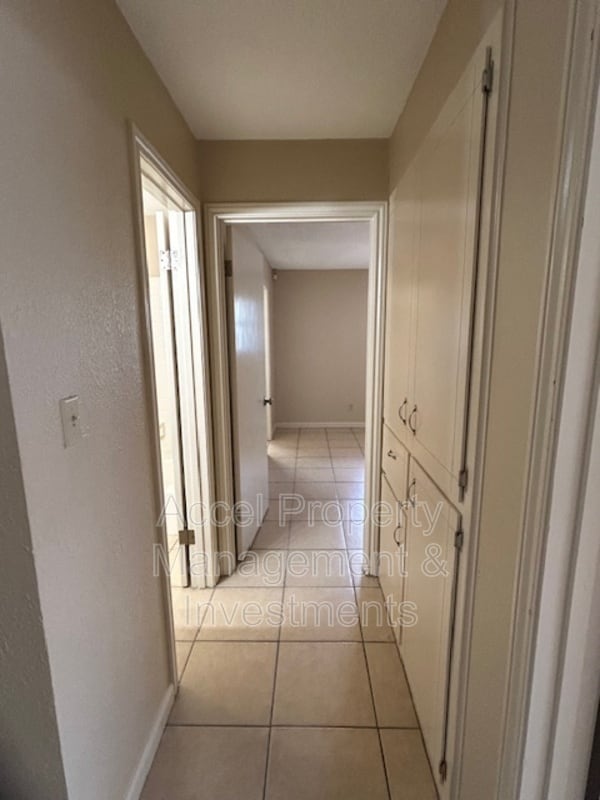 Building Photo - 2405 Mimosa St