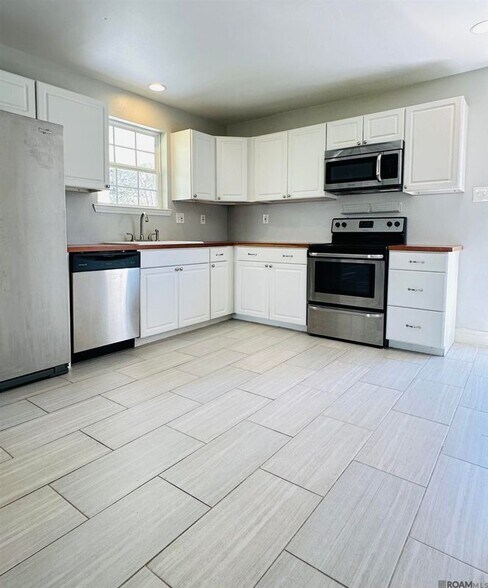 Building Photo - 376 Croydon Ave