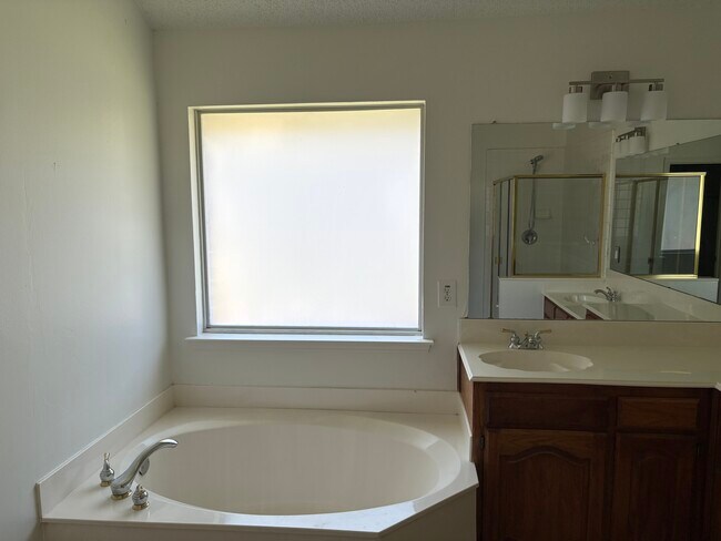 Building Photo - 514 Big Oak Ct