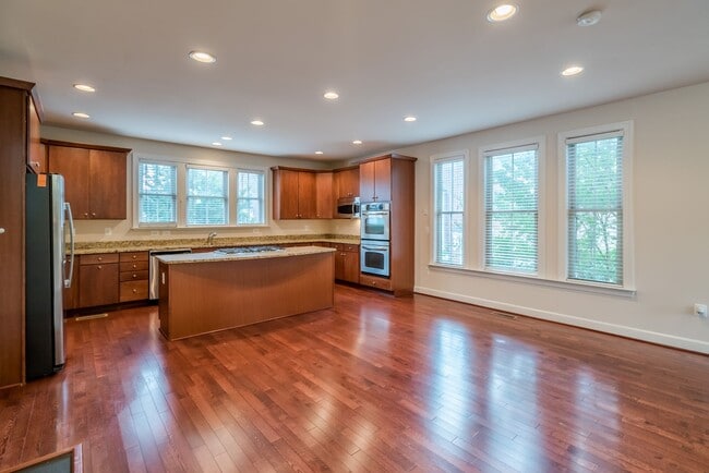 Building Photo - Gorgeous And Upgraded 2 Bedroom 3.5 Bathroom End Unit Townhome In Popular Shirlington Crest