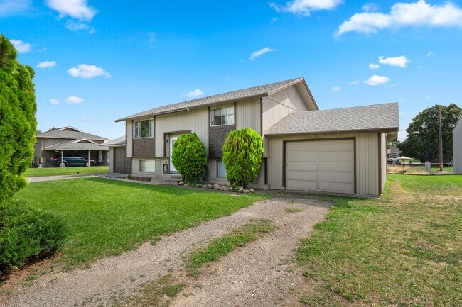 Building Photo - 10512 E Augusta Ave