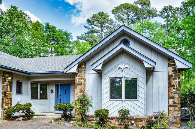 Building Photo - East Gate Area | Home | Unfurnished
