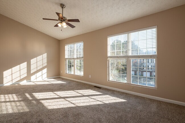 Building Photo - 6246 Redan Overlook