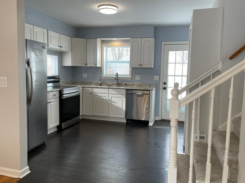 Building Photo - 2450 Gerald Ave