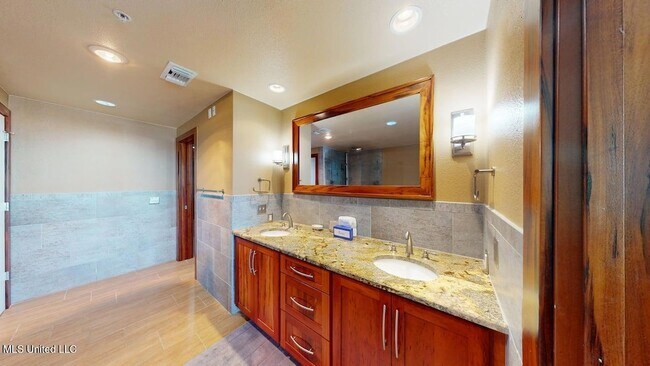 Building Photo - 2060 Beach Blvd