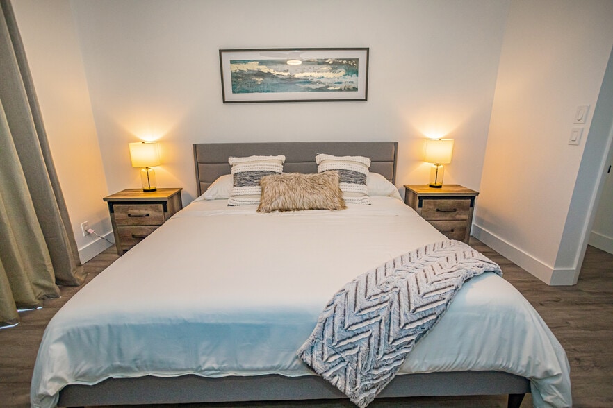 Building Photo - 9341 Green Meadows Way