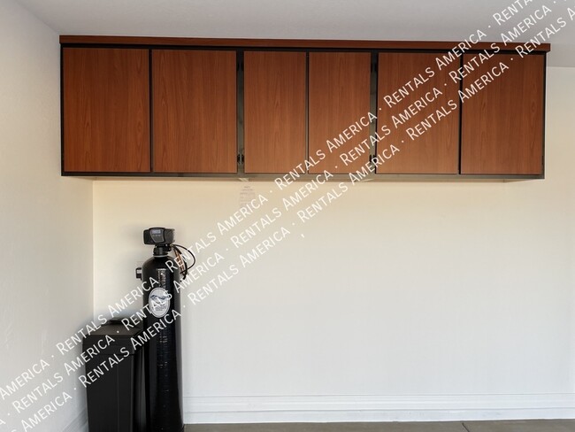 Building Photo - 5938 N 90th Dr