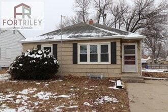 Building Photo - 530 W Elm St