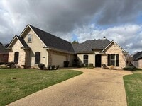 Building Photo - Great Gated Community Home