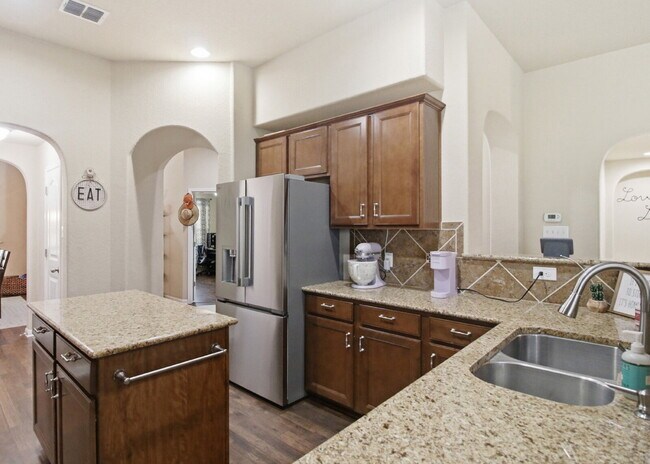 Building Photo - Dual Primary Suites, Screened Porch, and Office in Highland Grove