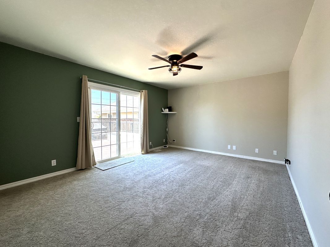 Building Photo - 604 Village Ct