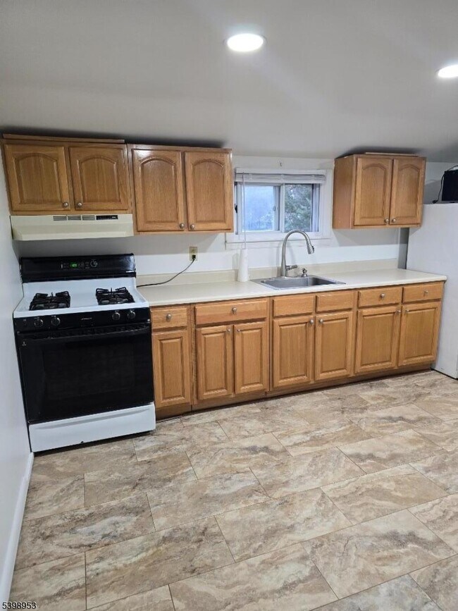 Building Photo - 18 Donna Dr