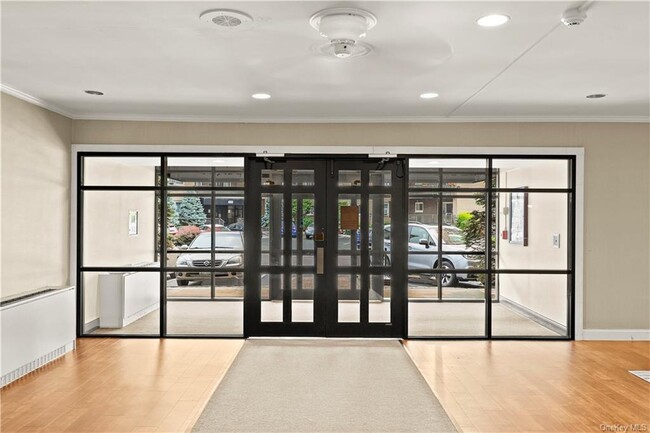 Building Photo - 470 Halstead Ave