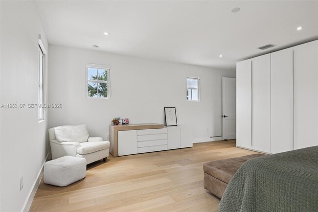 Building Photo - 7420 SW 54th Ct