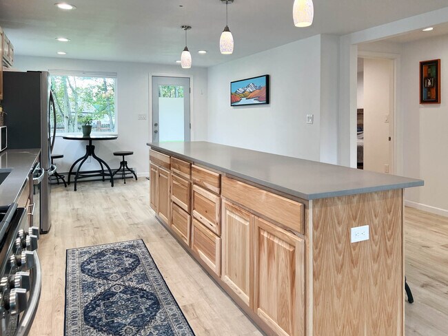 Building Photo - 1008 Wilshire Ave
