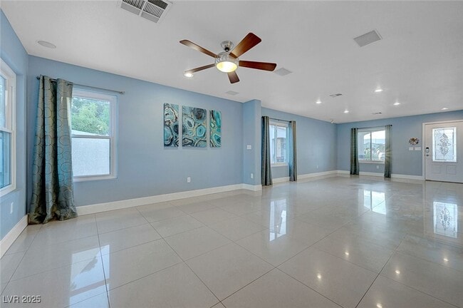 Building Photo - 5470 Logville St