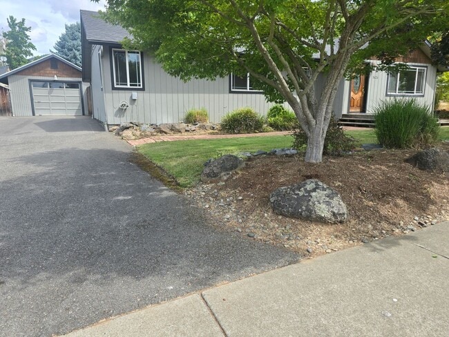Building Photo - 3 bed 2 bath Family Home for Rent in Grant...