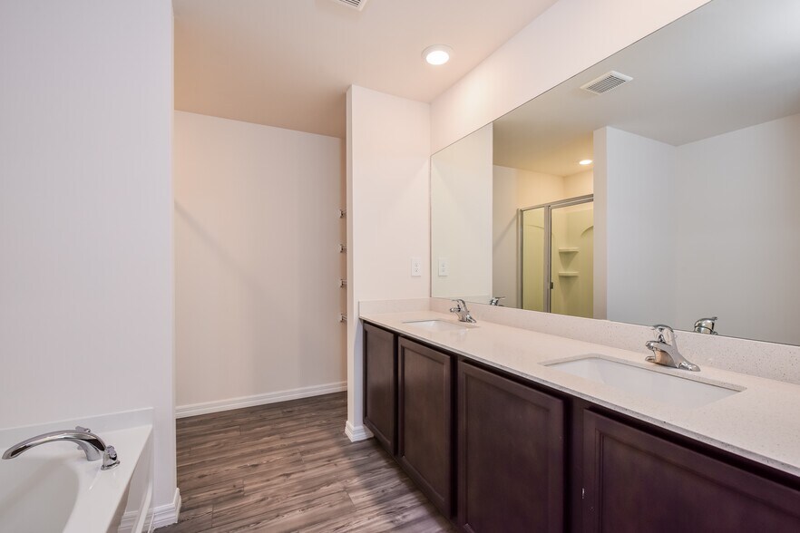 Building Photo - 166 Blackstone Dr