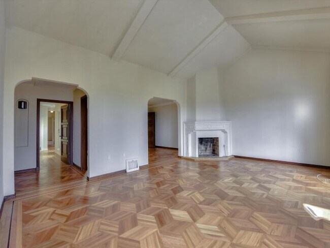 Building Photo - 3 bedroom in San Francisco CA 94118