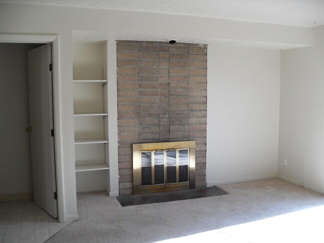 Building Photo - 5058 Hibbs Dr