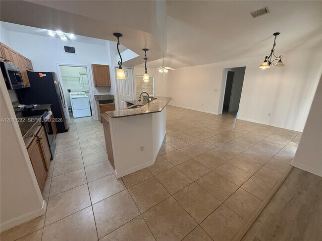 Building Photo - 3262 SW Cohutta St