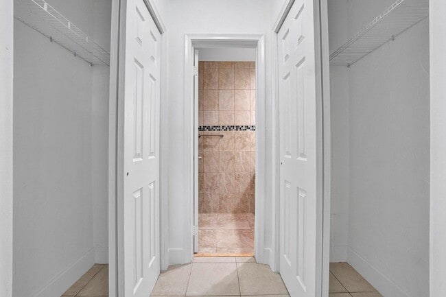 Building Photo - Sunrise Gem: Updated 2-Bed, 2-Bath with Garage Parking