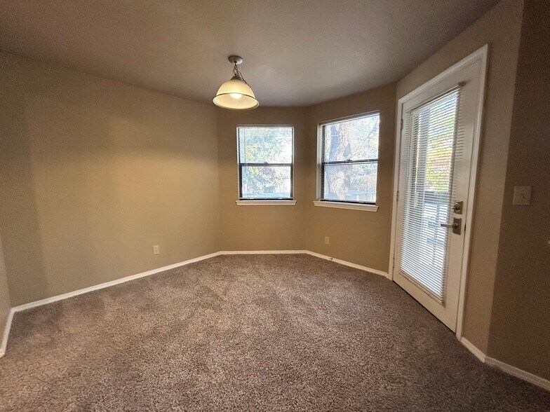 Building Photo - 3757 S Gekeler Ln