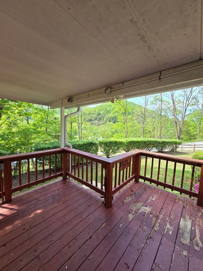Building Photo - $1,800 - 3 Bedroom 3 Bathroom Unfurnished Home in Tatham Mountain Park