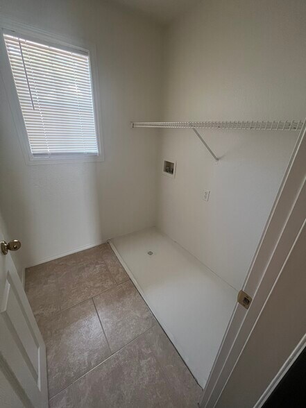 Building Photo - 1313 Paraiso St