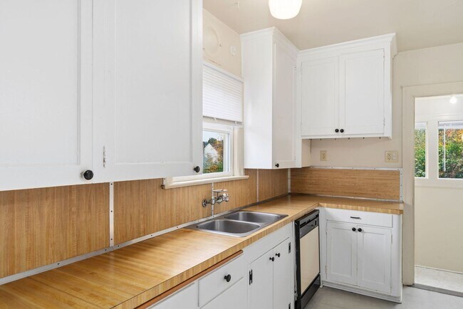 Building Photo - Baran (2018 11th St.)