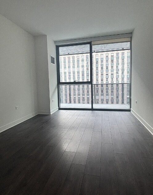 Building Photo - 225 W Hubbard St