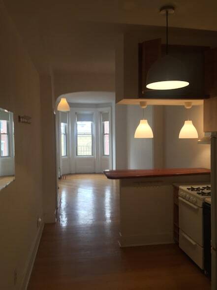 Building Photo - 257 York St