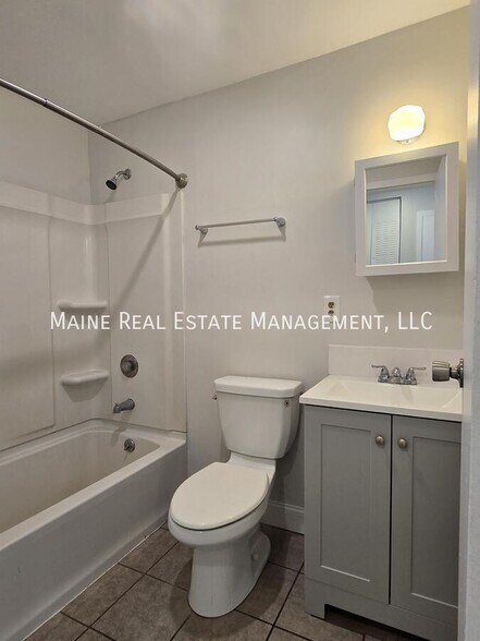 Building Photo - 10 Tall Pines Dr