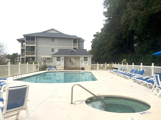 Building Photo - First Floor, 1 Bedroom, 1 Bath Condo with ...