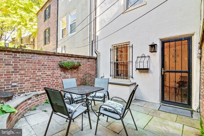 Building Photo - 254 Quince St